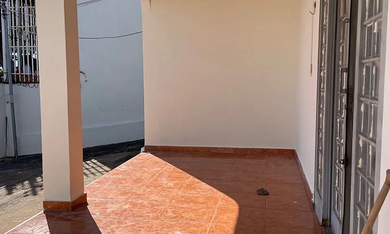 Aluga-Se Casa Na Av....