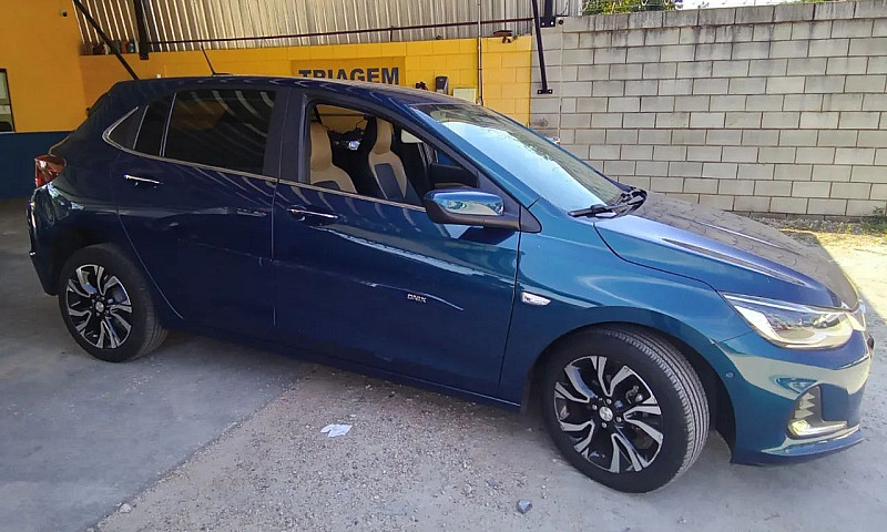 Chevrolet Onix Premi...