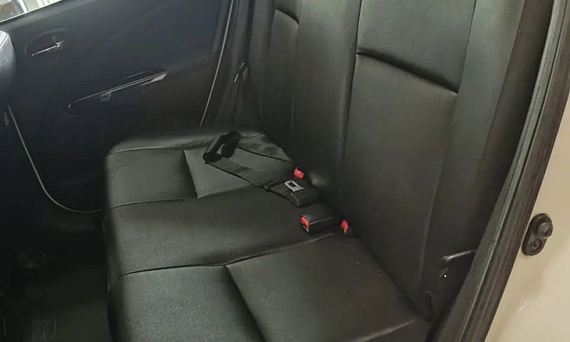 Toyota Etios Cross 1...