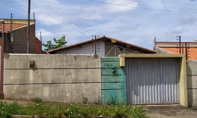 Casa Com 3 Dormitóri...