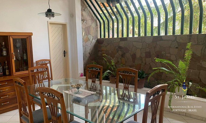 Casa Com 3 Dormitóri...