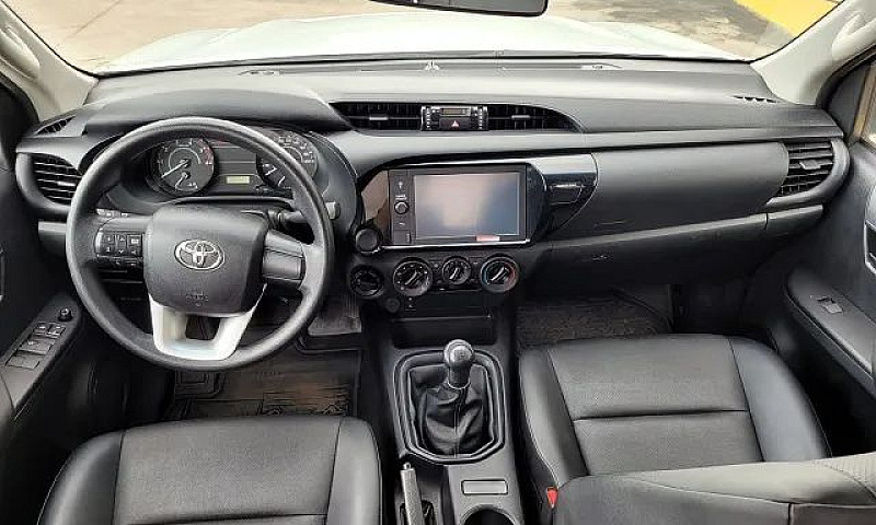 Toyota Hilux 2.8 D-4...