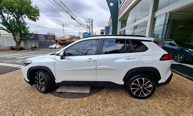 Toyota Corolla Cross...