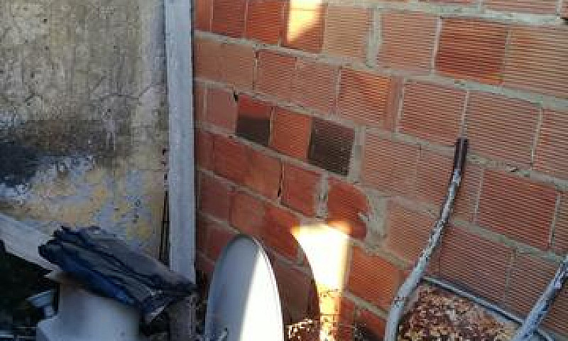 Vende Se Um Terreno ...