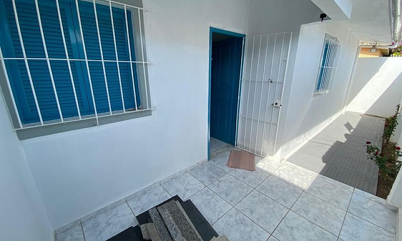 Casa Com 4 Qts Sendo...