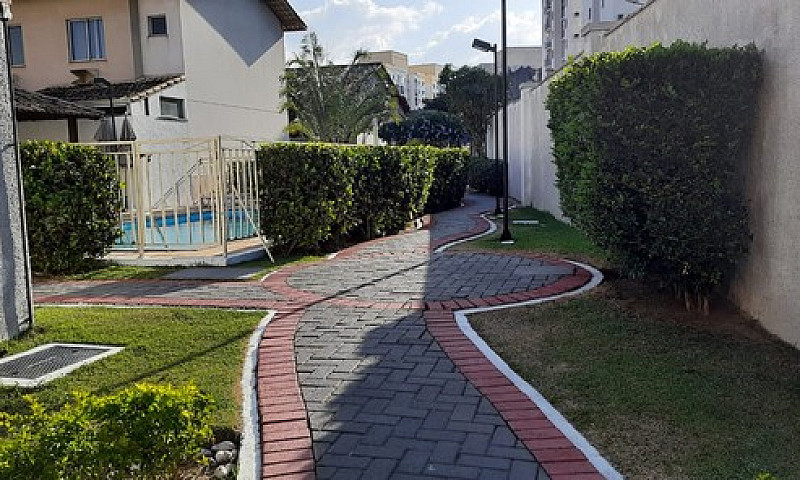 Casa De Condomínio P...