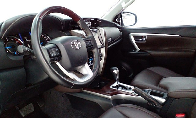 Toyota Hilux Sw4 Srx...