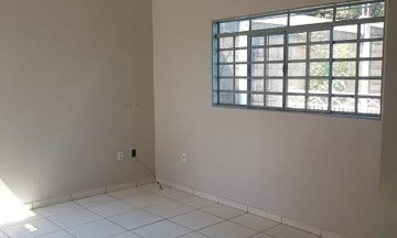 Vende-Se Casa Em Con...