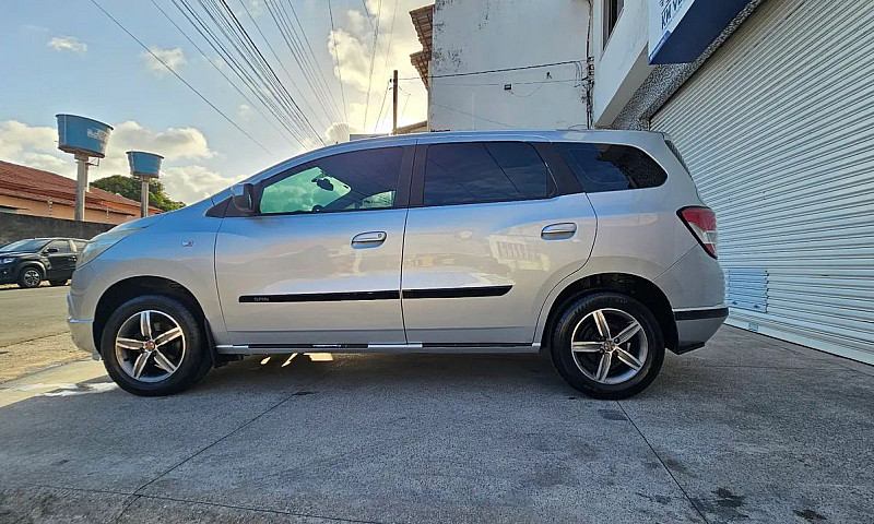 Chevrolet Spin Lt 1....