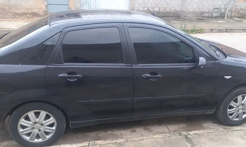 Ford Focus Sedan 1.6...
