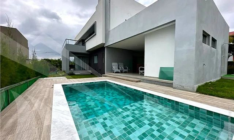 Casa Em Condomínio D...
