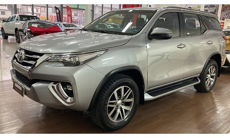 Toyota Hilux Sw4 2.8...