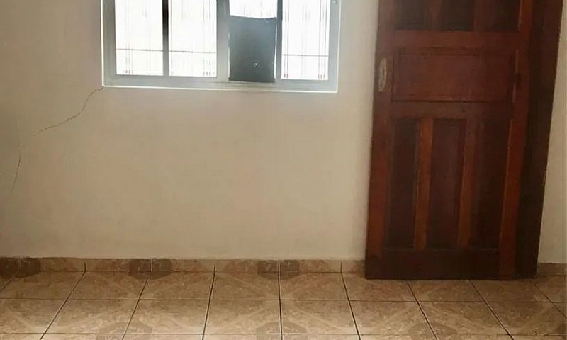 Casa De Dois Cômodos...