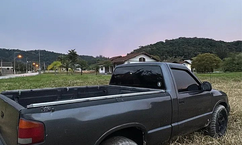 Chevrolet S10 Pick-U...