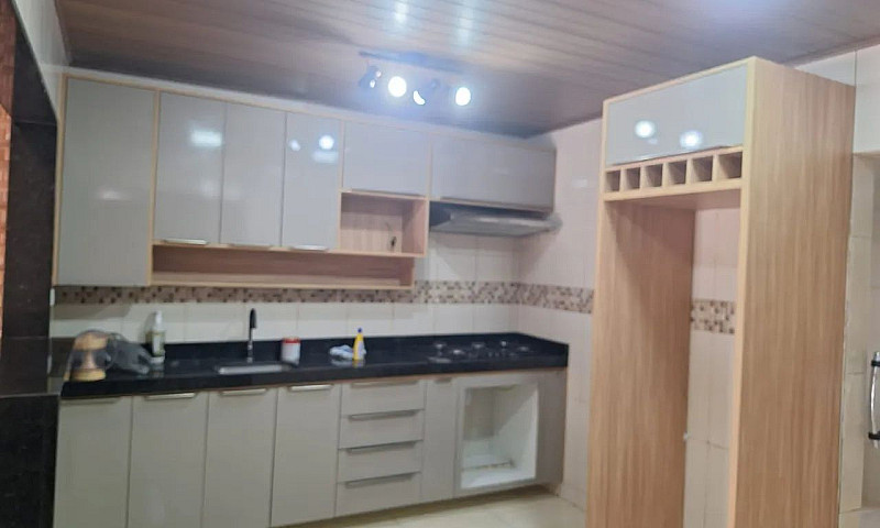 Vende-Se Casa Primei...
