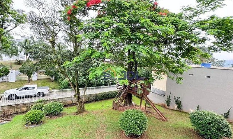 Casa Com 4 Dormitóri...
