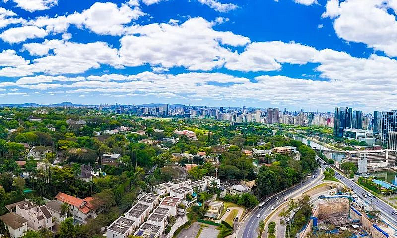240 M², 2 Suítes, 4 ...