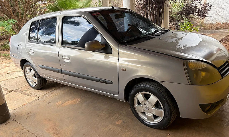 Renault Clio Sed. Hi...