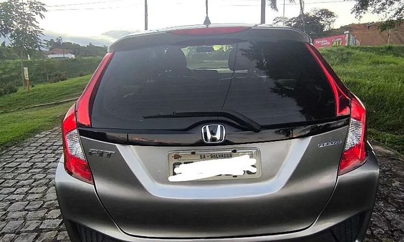 Honda Fit 2015 Top D...