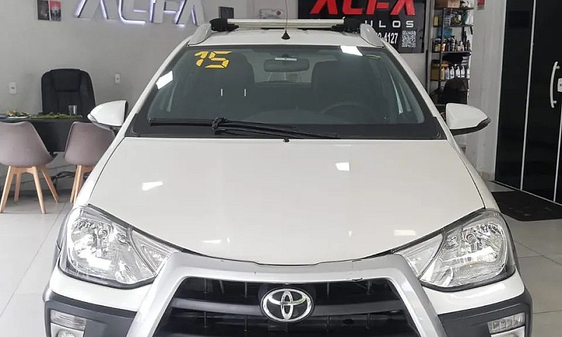 Toyota Etios Cross 1...