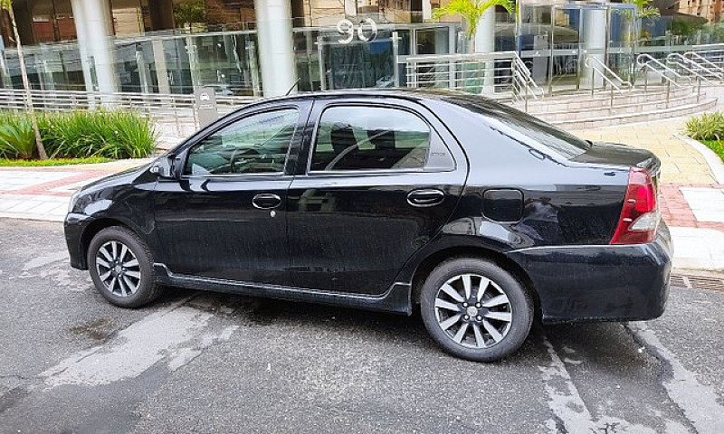 Toyota Etios 2019 Co...