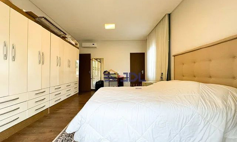 Casa Com 4 Dormitóri...
