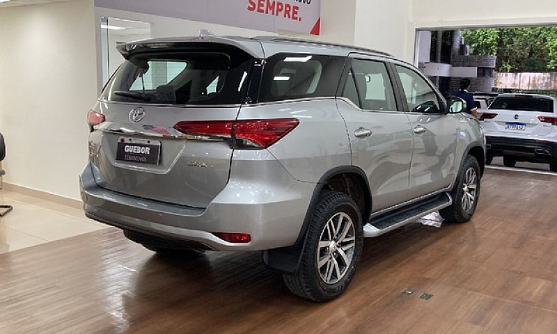 Toyota Hilux Sw4 2.8...