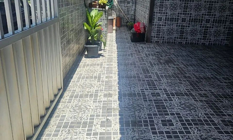 Casa De Tres Quartos...