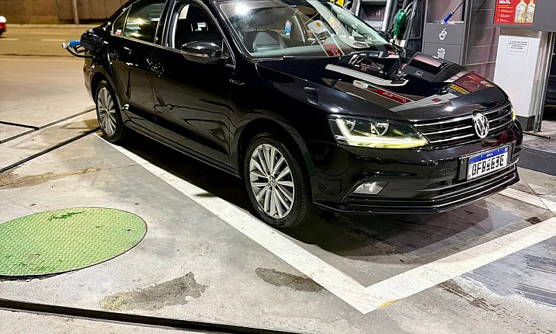 Volkswagen Jetta Com...