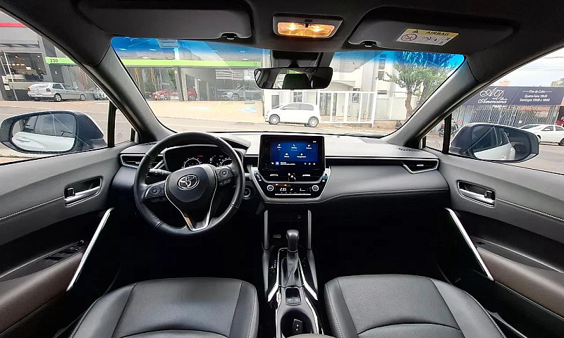 Toyota Corolla Cross...