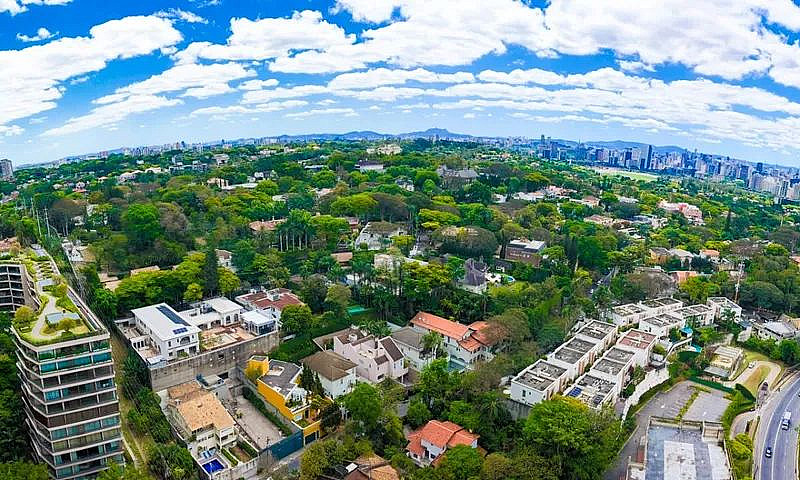 240 M², 2 Suítes, 4 ...