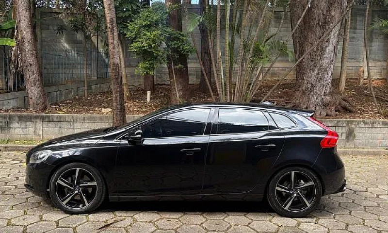 Volvo V40 T-5 R-Desi...