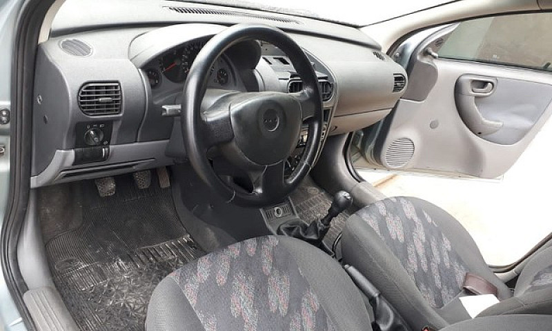 Corsa 1.0 - 4 Portas...