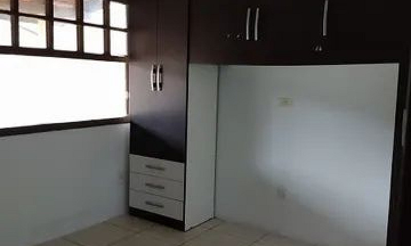 Alugo Casa De Alvena...