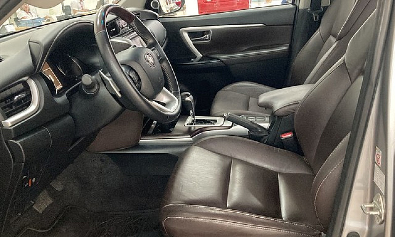 Toyota Hilux Sw4 2.8...