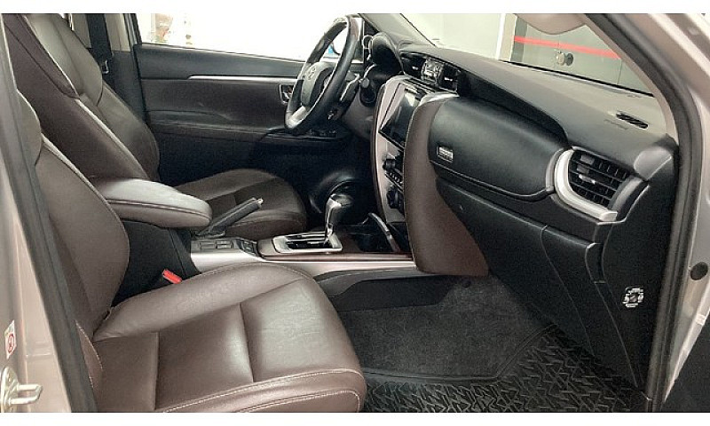 Toyota Hilux Sw4 2.8...