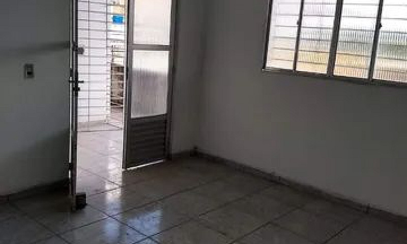 Alugo Casa...