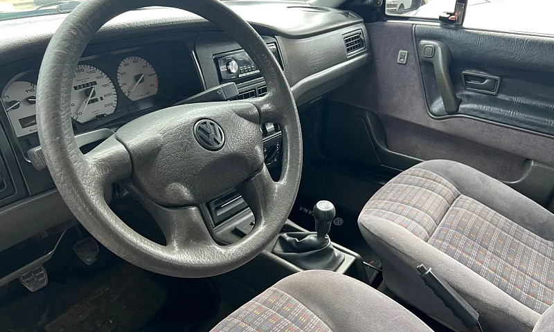 Santana 2000 Mi 1.8 ...