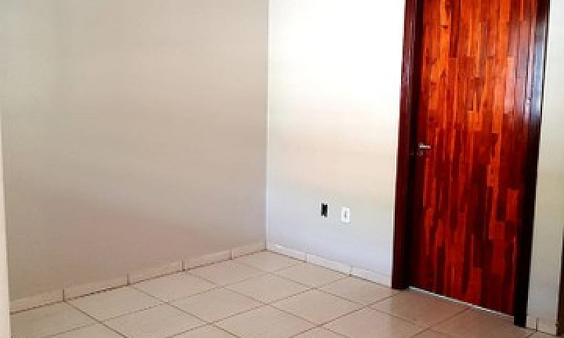 Vende-Se Casa Em Con...
