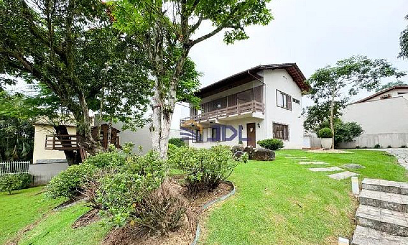 Casa Com 4 Dormitóri...