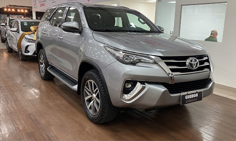 Toyota Hilux Sw4 2.8...