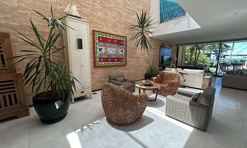 Casa Com 5 Dormitóri...