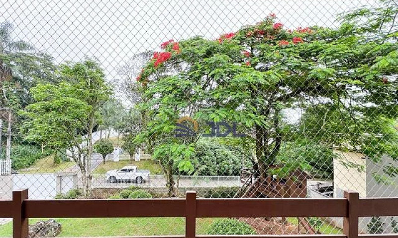 Casa Com 4 Dormitóri...