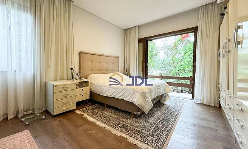 Casa Com 4 Dormitóri...