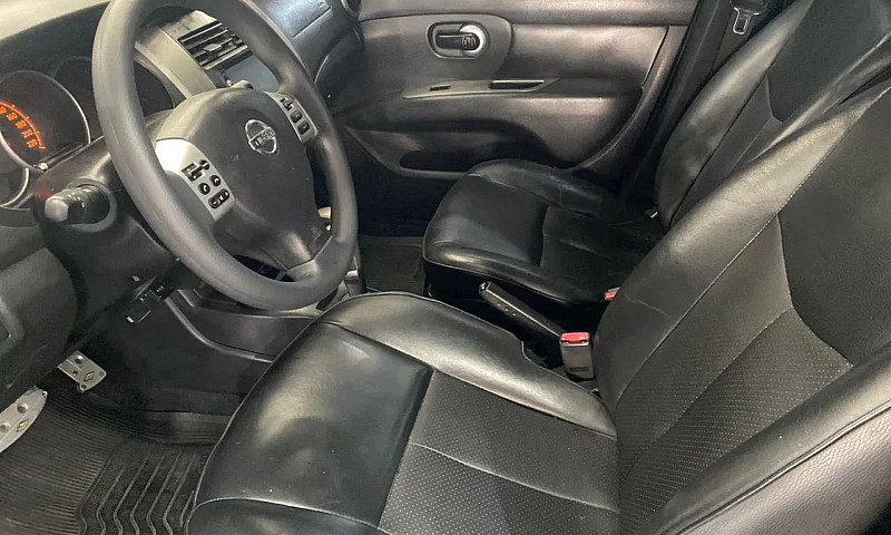 Nissan Livina Sl 1.8...