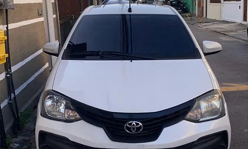 Toyota Etios X 1.3 F...