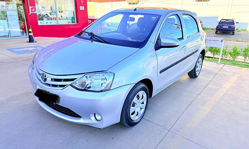 Toyota Etios X 1.3 F...
