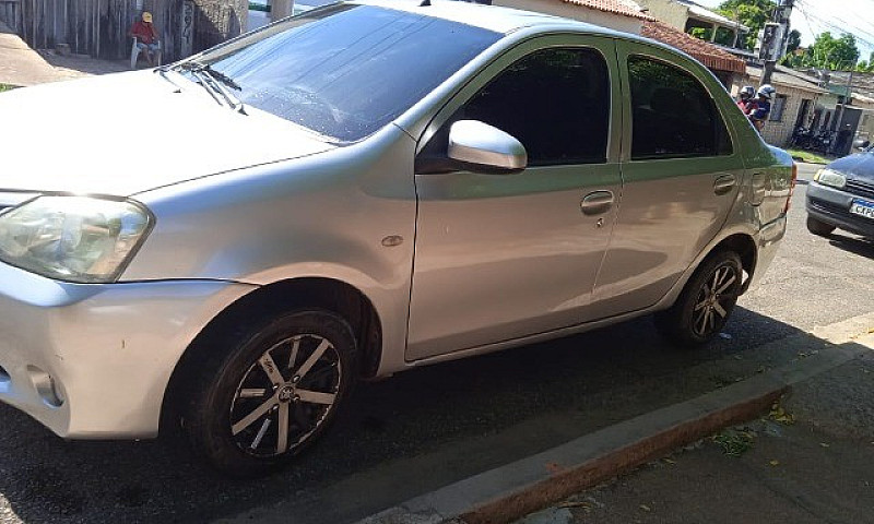 Carro Etios ...