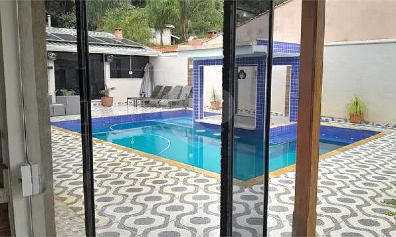 Casa Com 3 Quartos À...