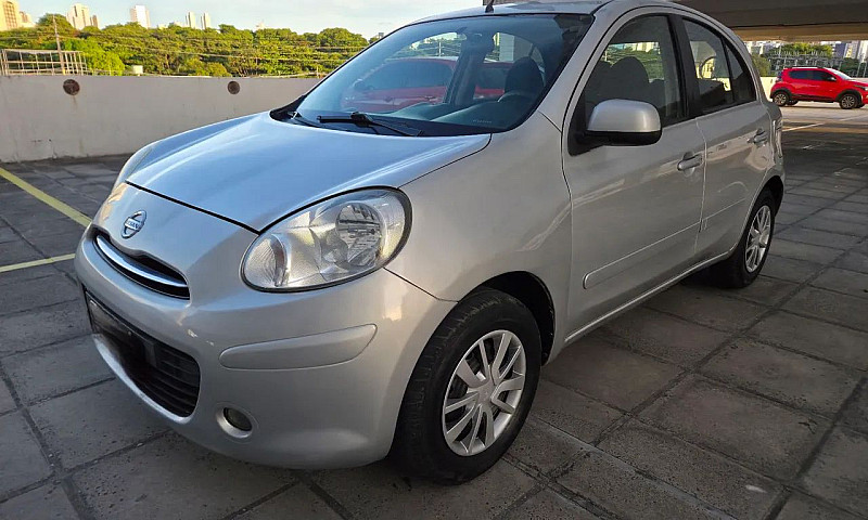 Nissan March 1.0 201...